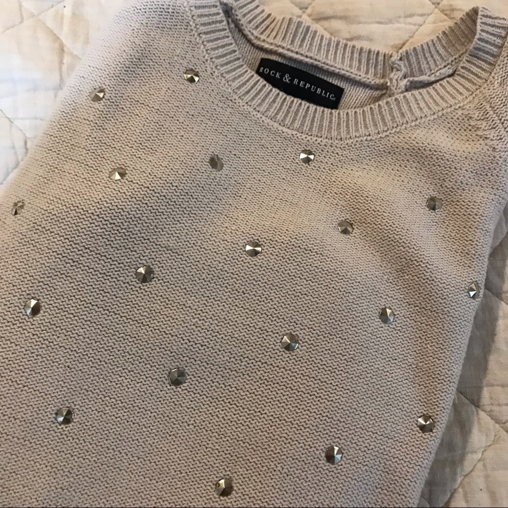 🤘ROCK & REPUBLIC Silver Studded Sweater